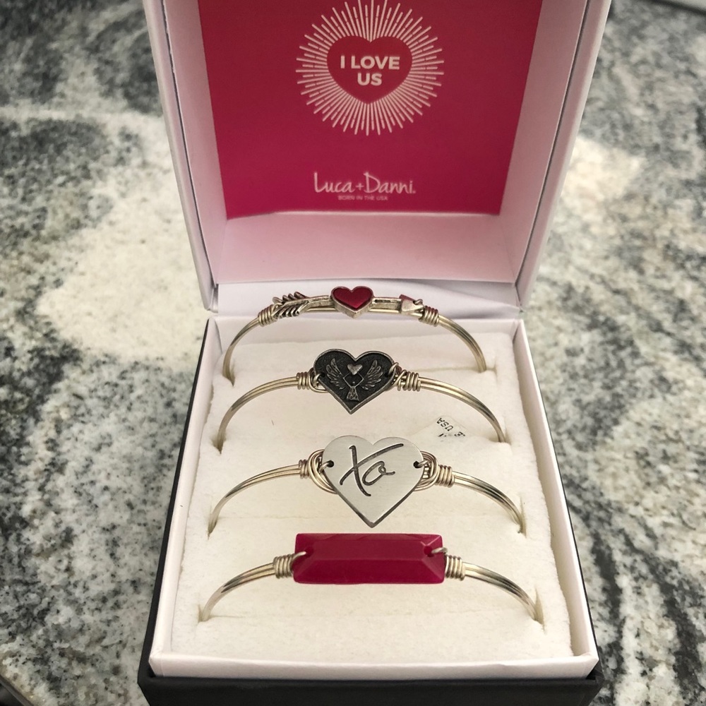 NWT Bracelet Box Set Limited Edition💕